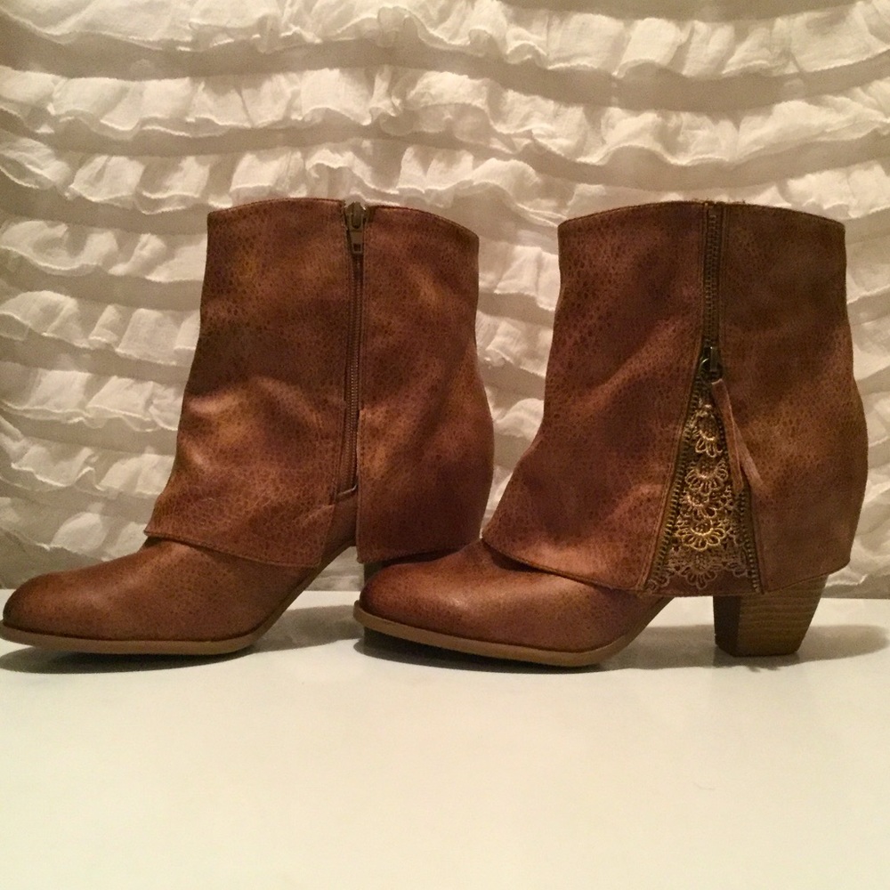 SZ 10 NOT RATED lace ankle boots